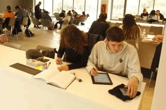 Campus de la Universidad de los Andes promoviendo el diálogo interdisciplinario