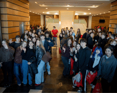 Estudiantes compartiendo en comunidad